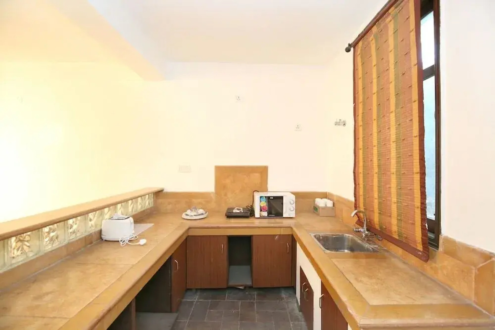 OYO 10976 Home Cheerful 2BHK Scenic Barog