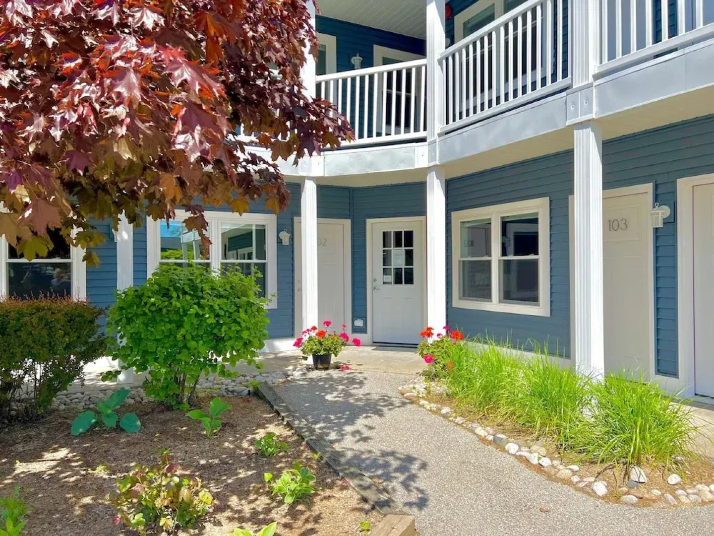 Empire Lakeshore Inn