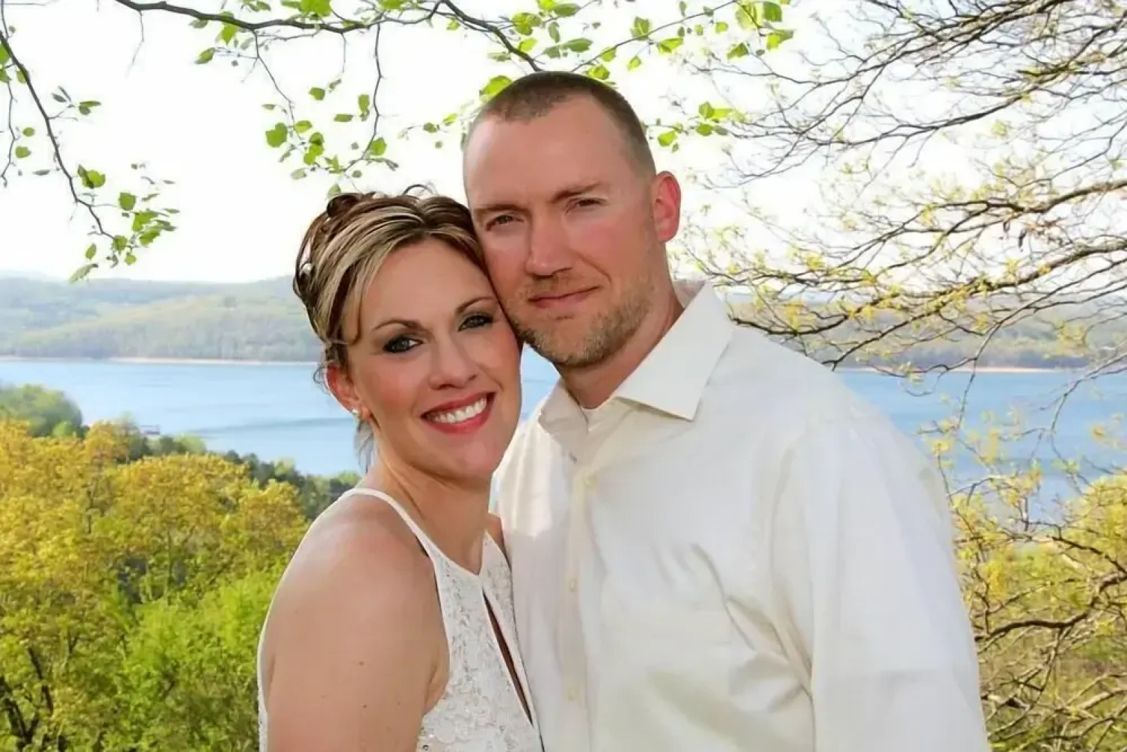 Lake Shore Cabins on Beaver Lake