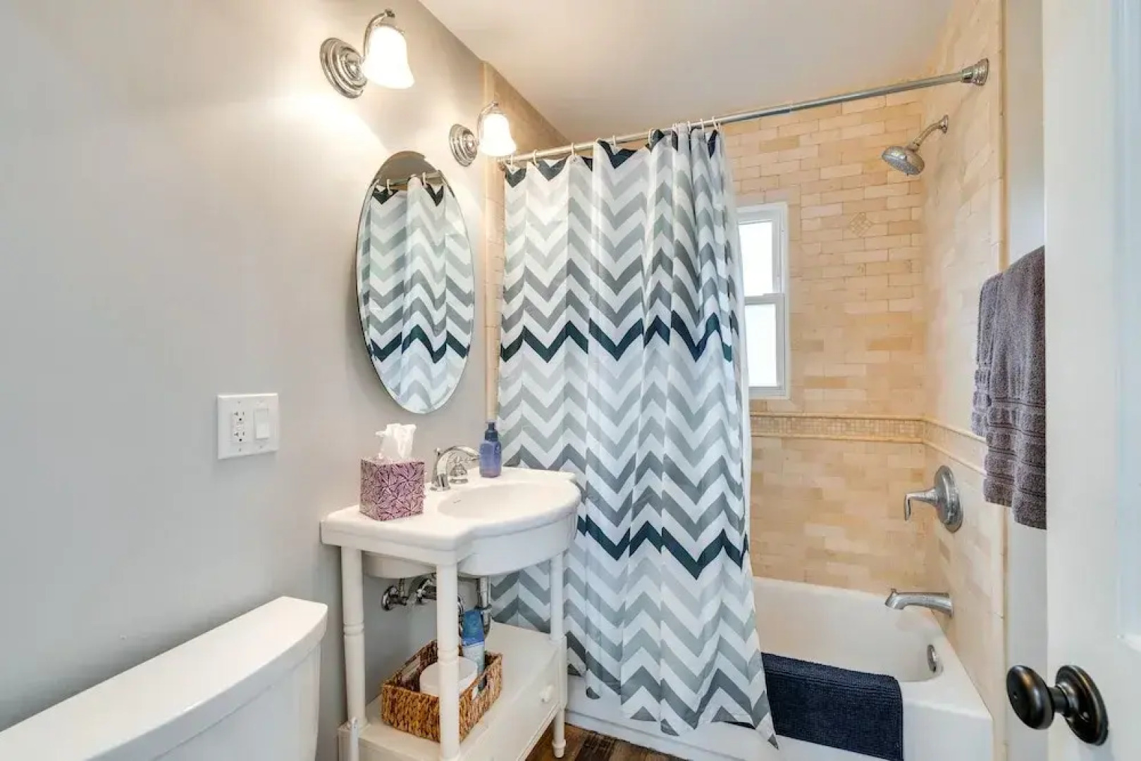 Lakefront Edgerton Cottage w/ Deck & Grill!