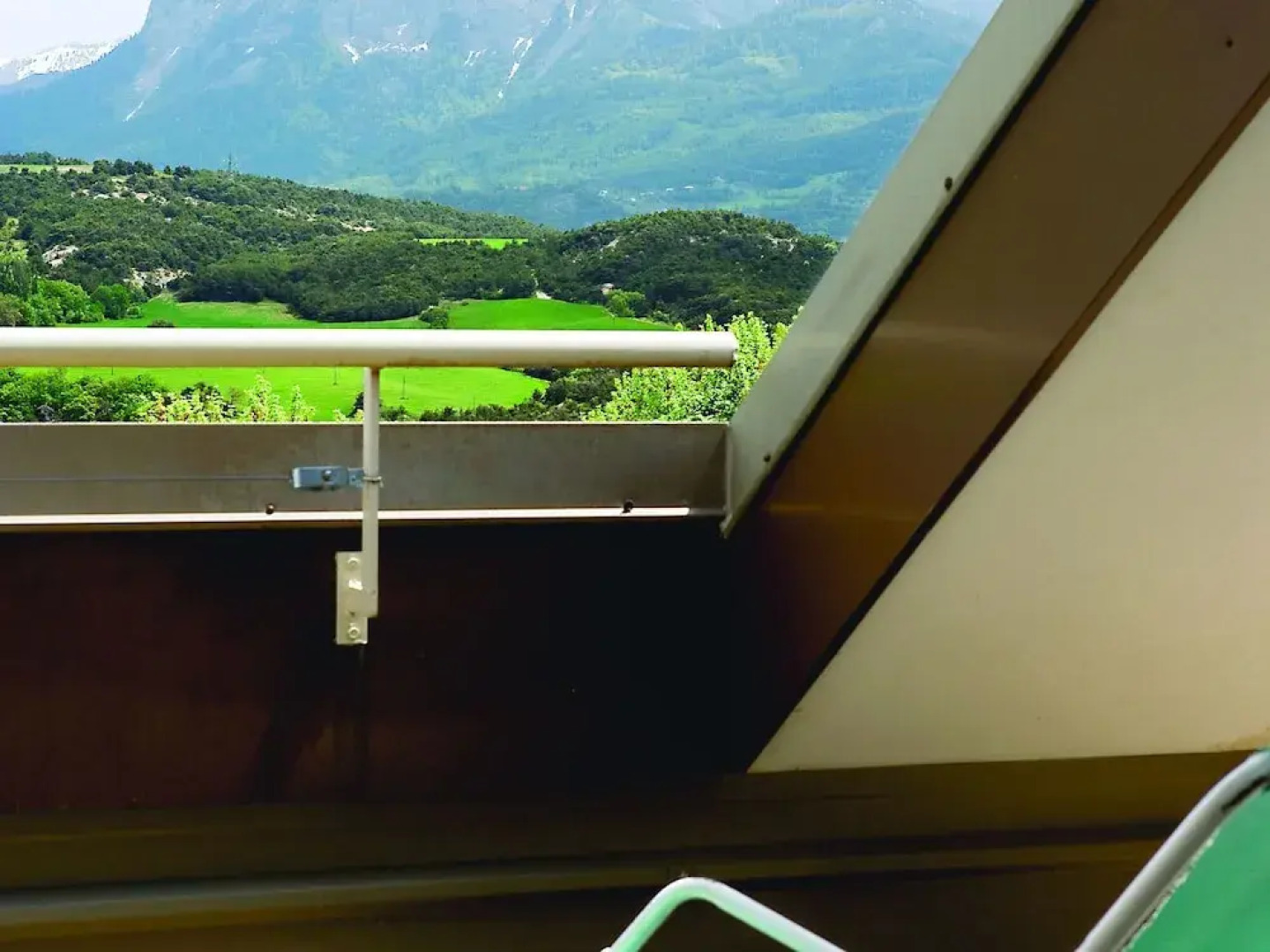 Rustic Apartment, Located in the Mountain Village of Chorges