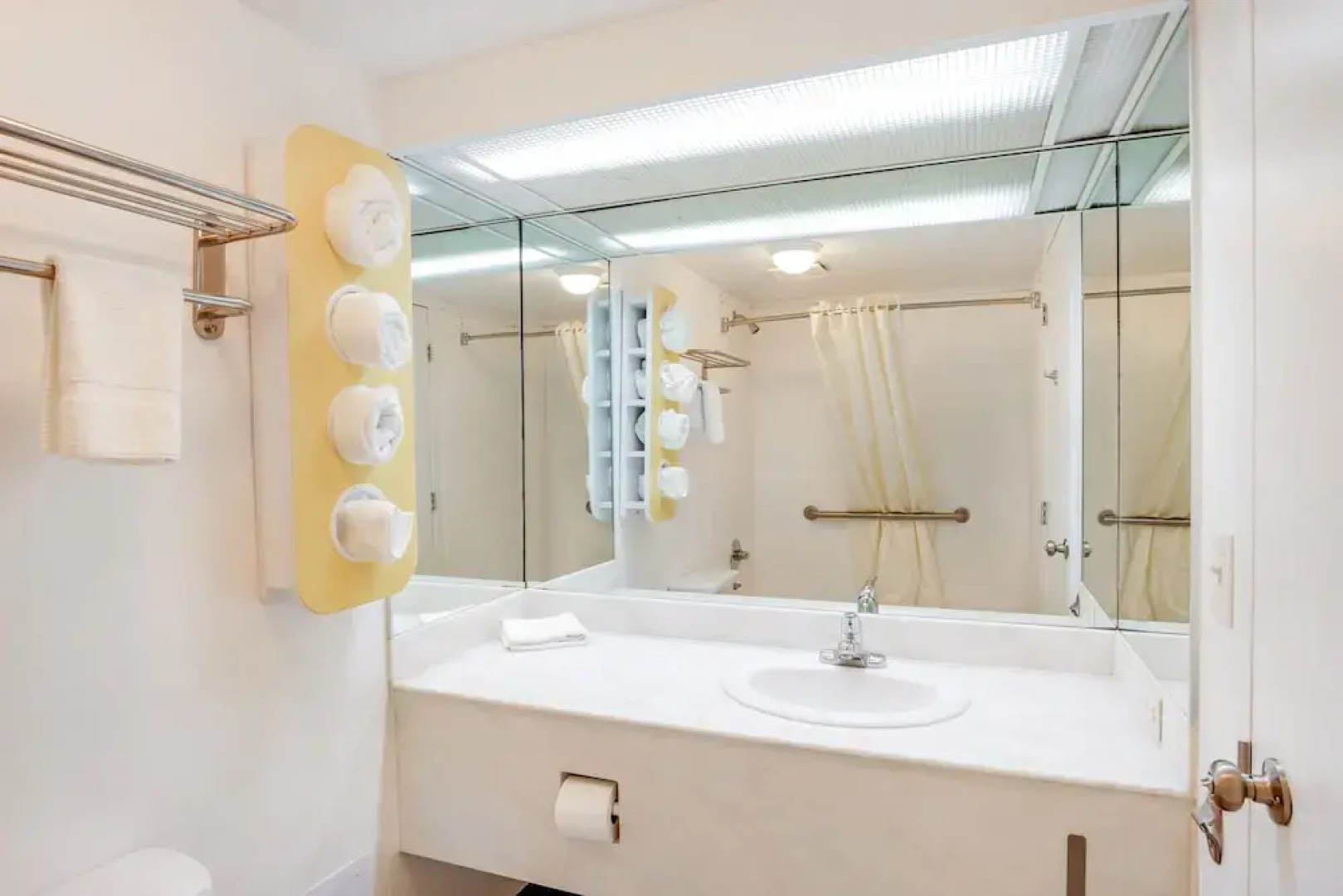 Oyo Hotel Mona Lake Muskegon