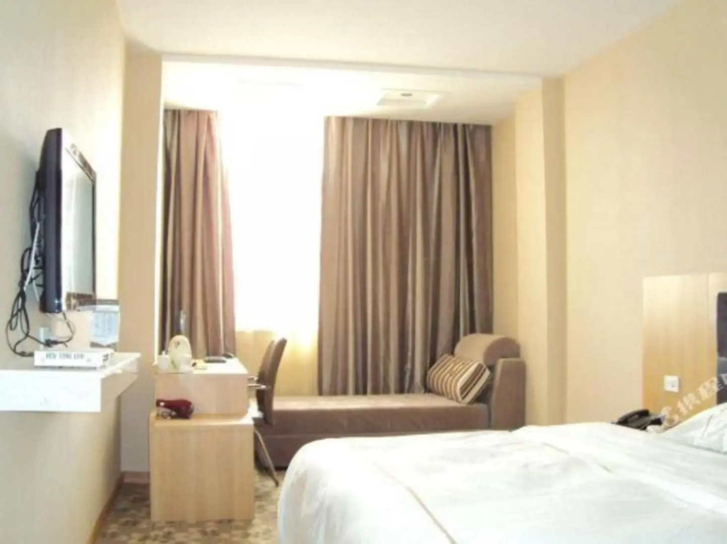 Lankao Giraden Business Hotel