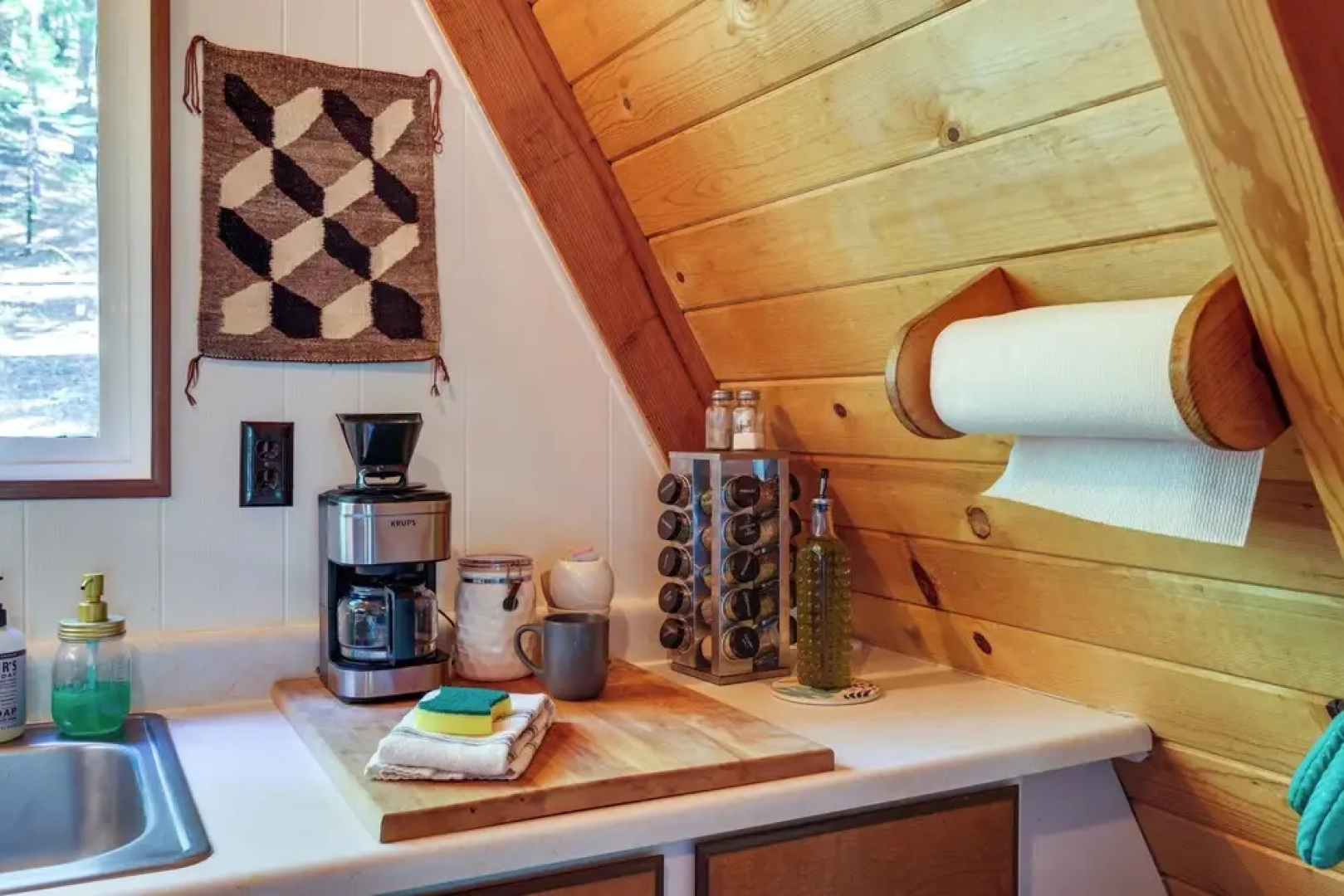 Decks, Grills + Fire Pit: Camp Connell Hideaway!