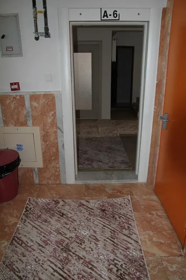 Seckin Apart - Caters to Adult Women