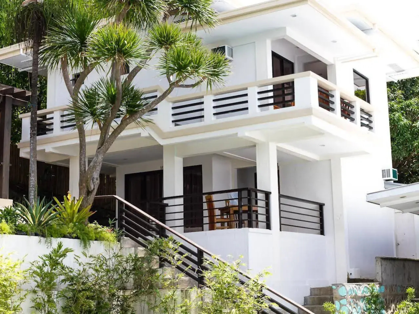 Halo Anilao Dive Resort