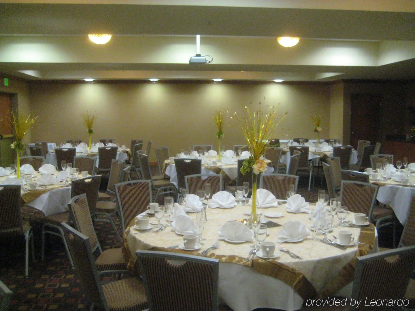 Holiday Inn & Suites Oakland Airport by IHG