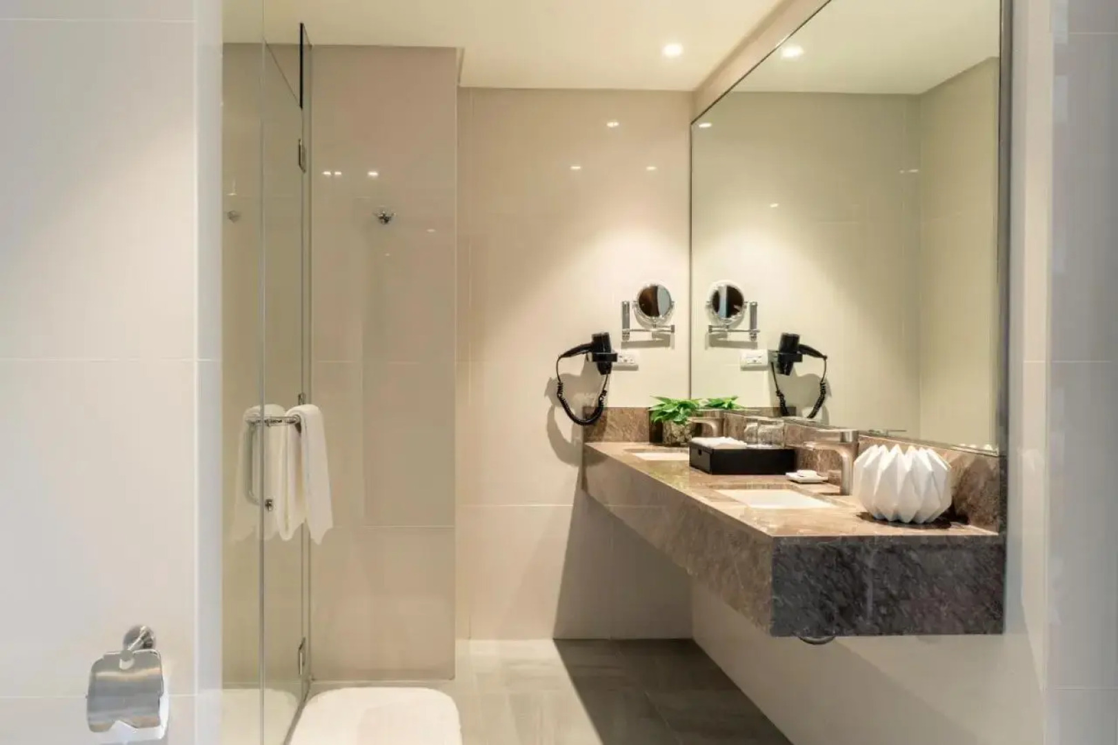 Modern City Stay Near Manila Bay Attractions