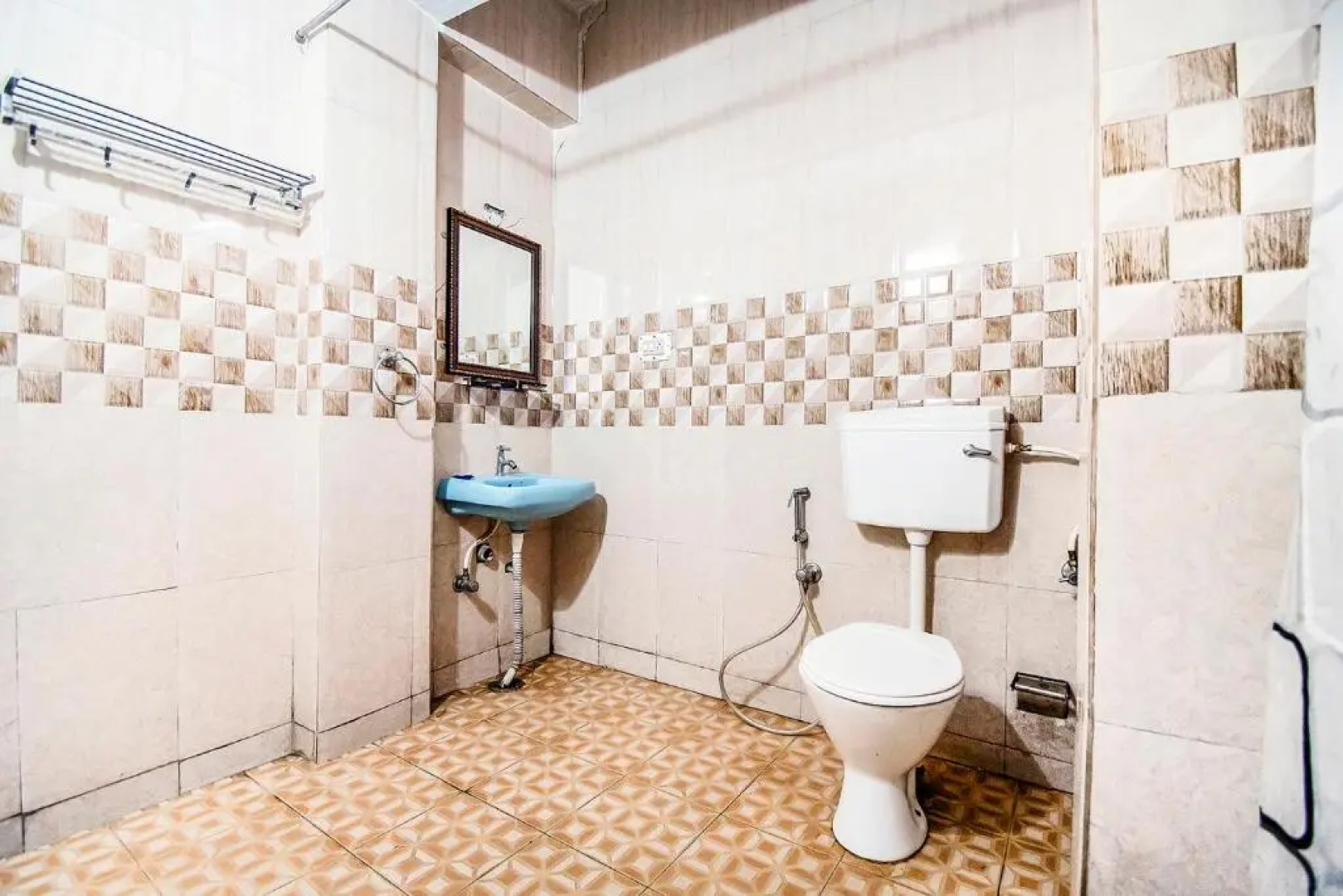 FabHotel Roshan Residency