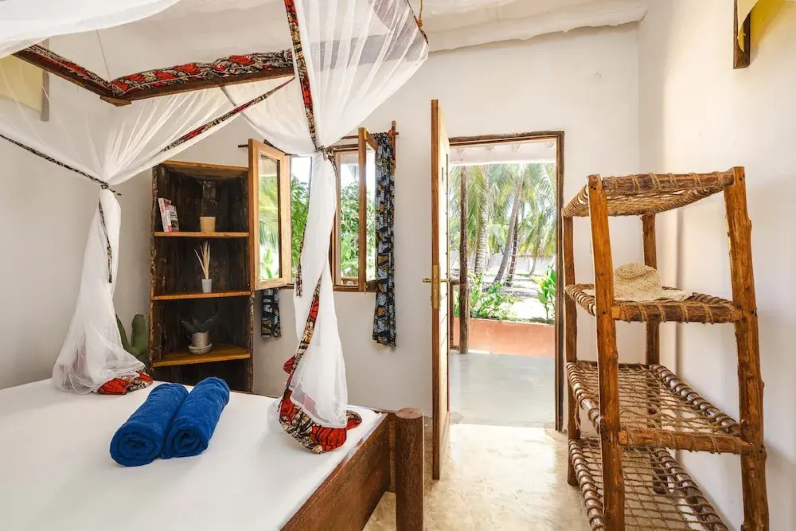 Shanuo Beach Bungalows