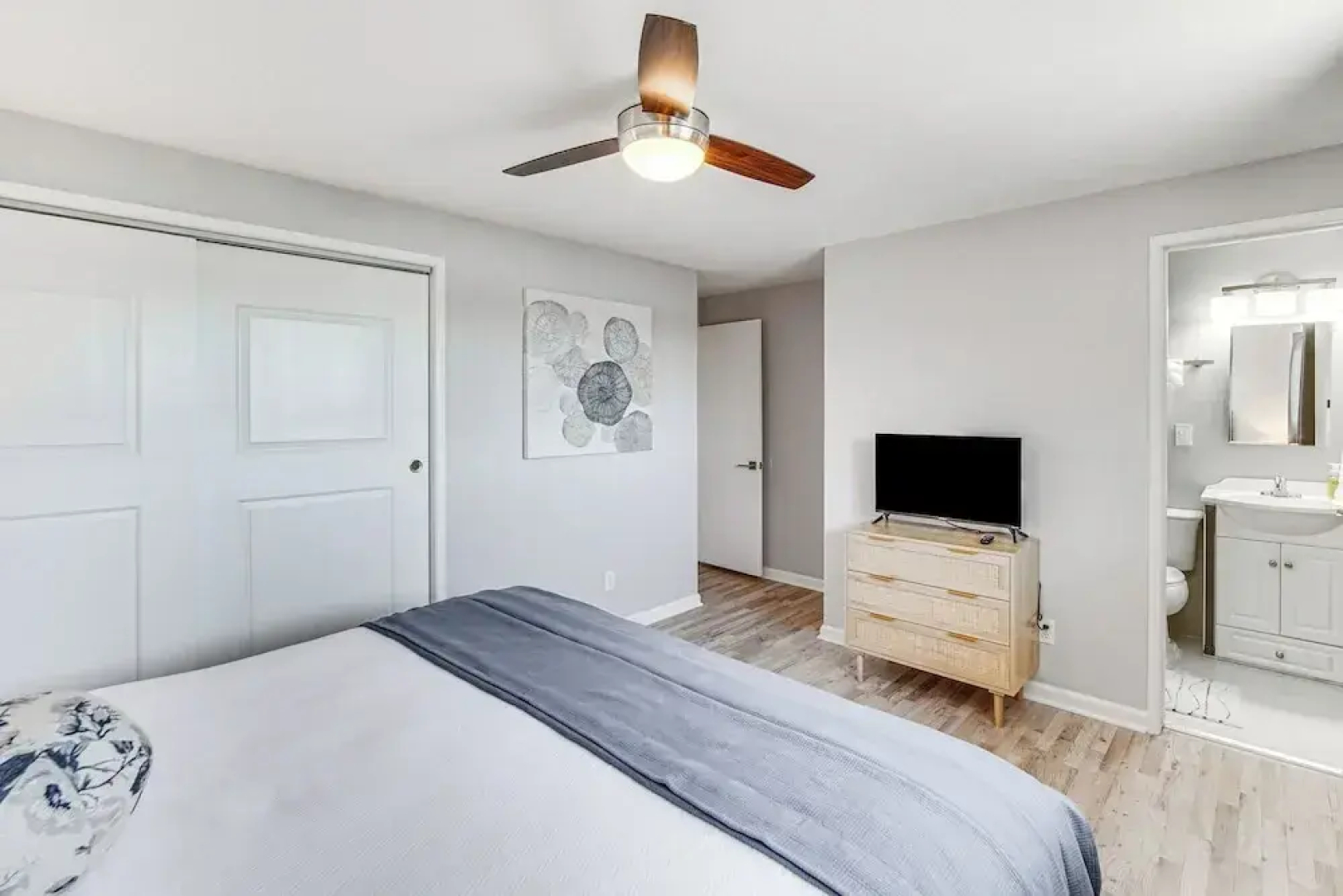 Hunting & Fishing Trip Base Camp on Moses Lake!