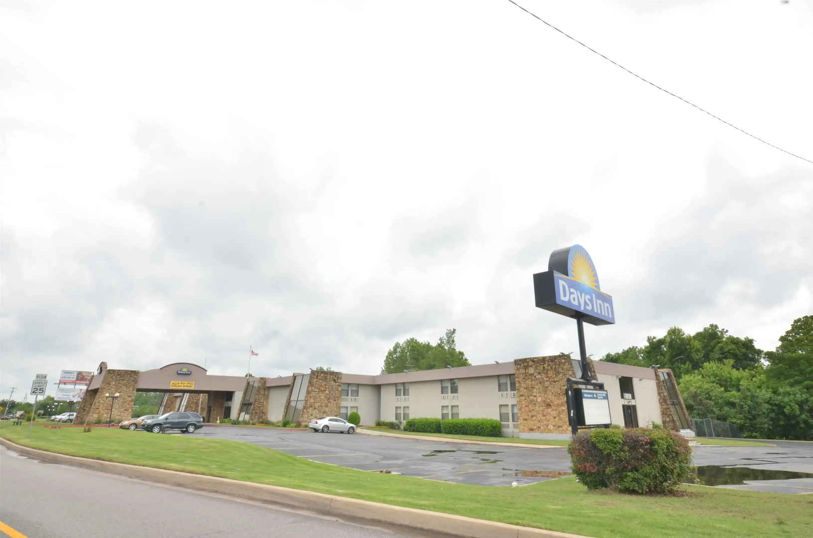 Days Inn by Wyndham Southern Hills/ORU