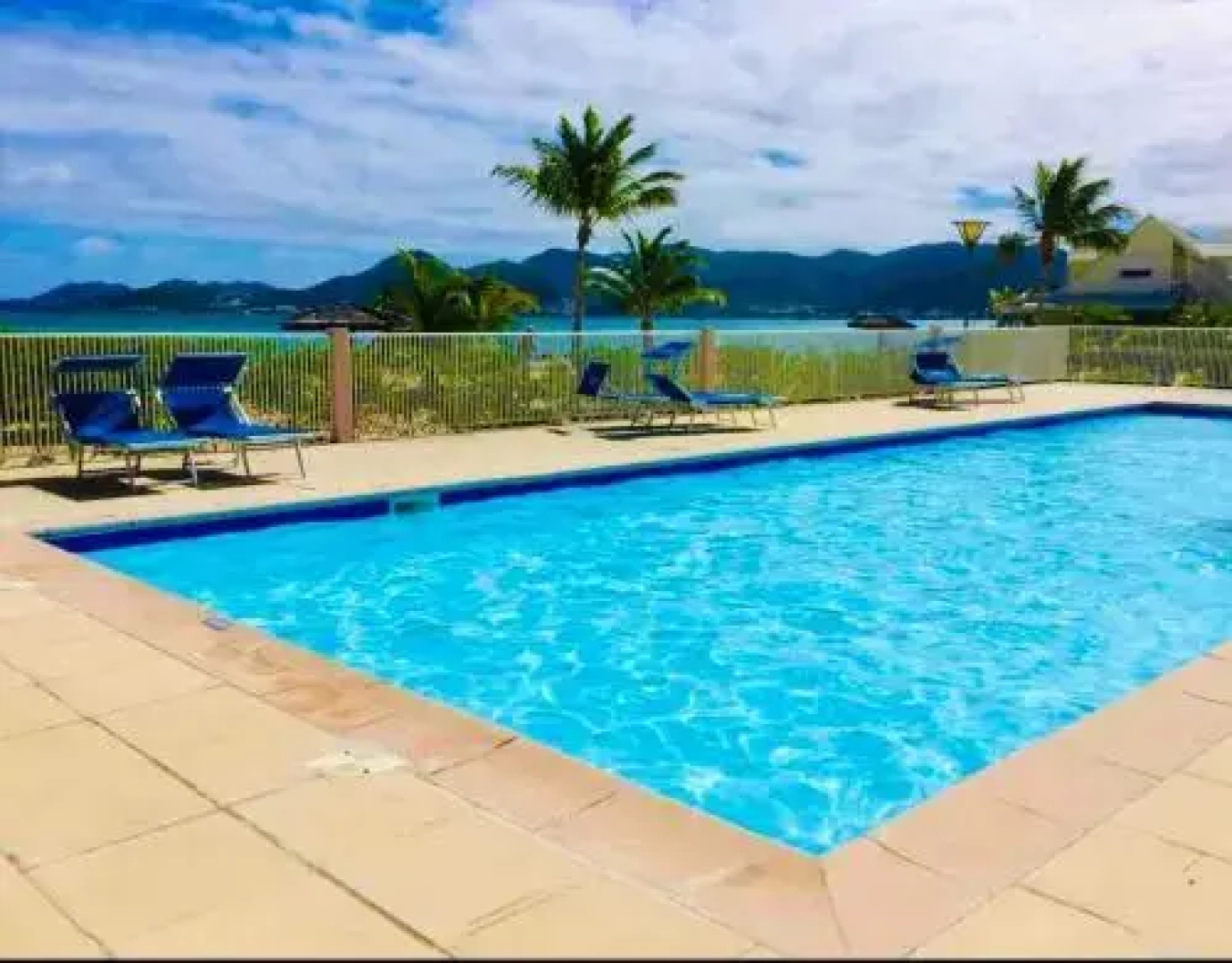 Nettlé Bay Beach Club