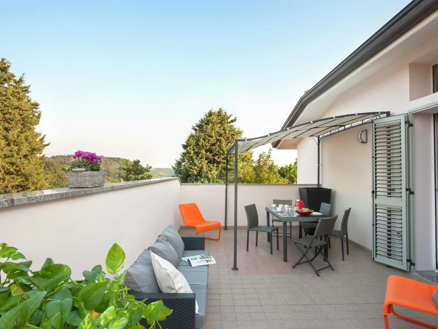 Sunny Stay in Tavullia Hills