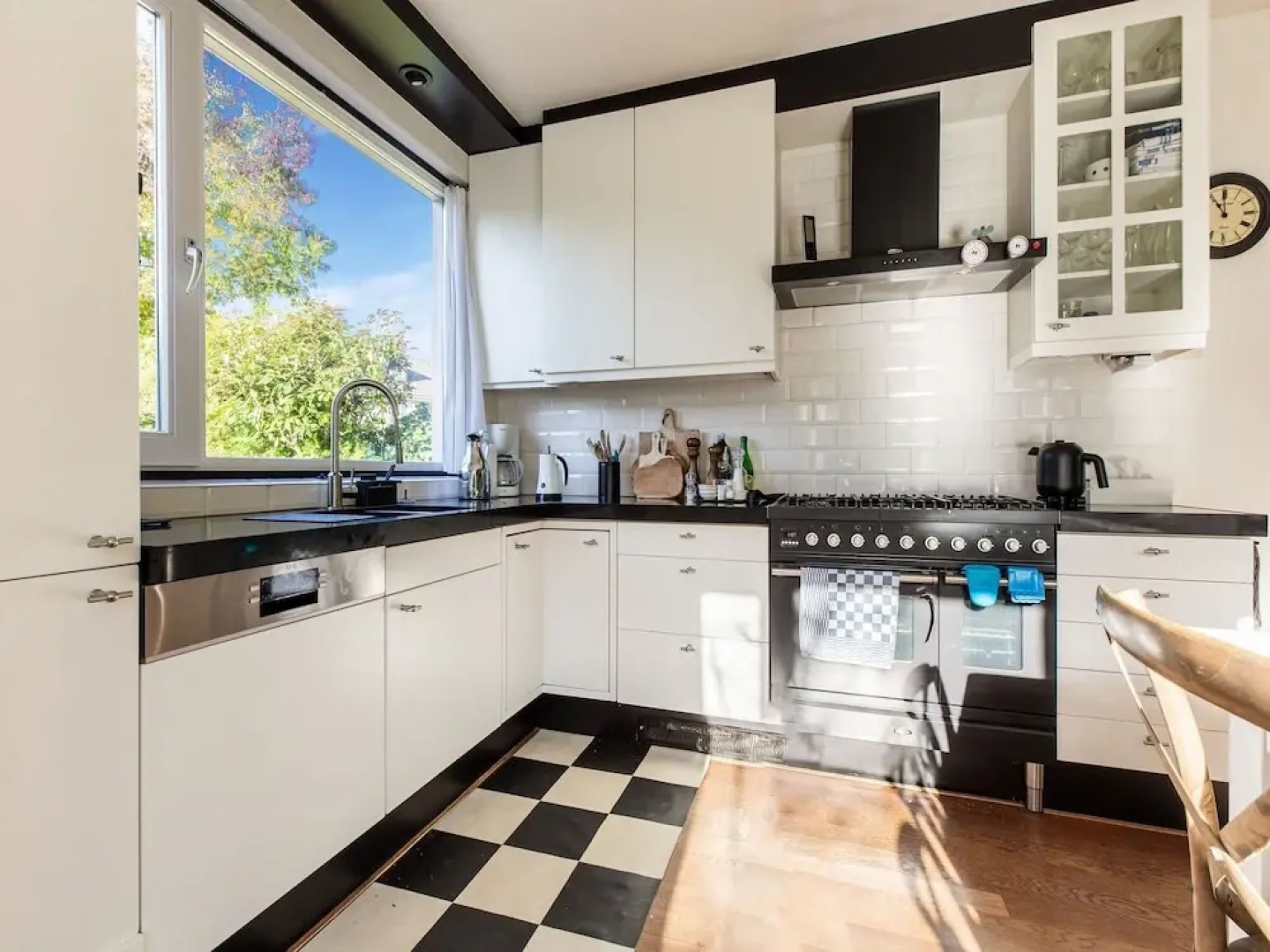 Modern Holiday Home in Monnickendam With Roofed Terrace