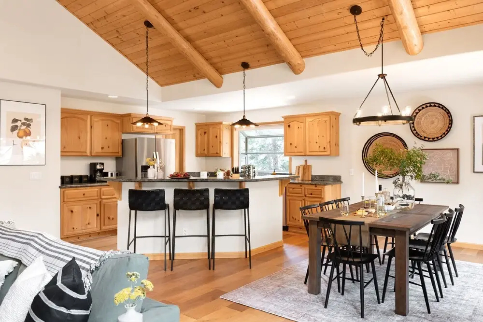 Red Fox by Avantstay Tahoe Home in the Woods w/ BBQ & Outdoor Dining!