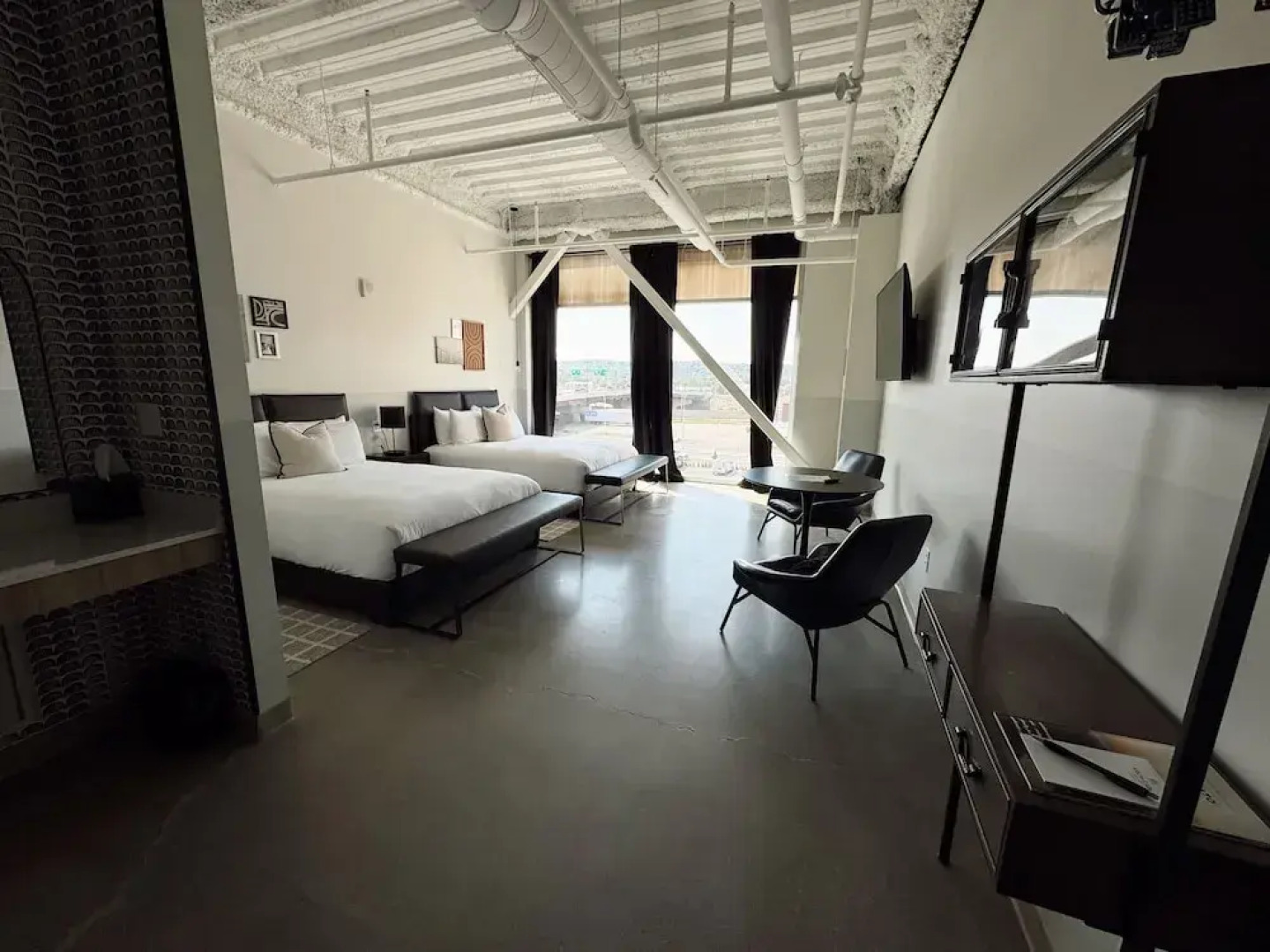 Arch and Cable Hotel