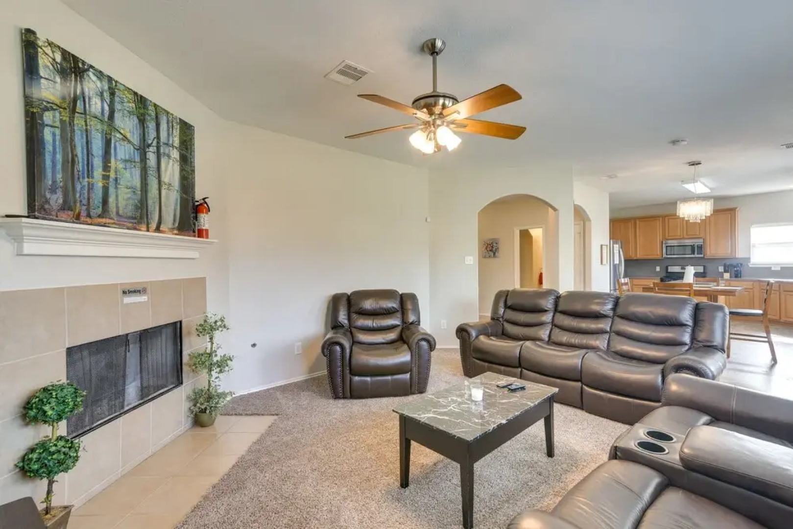 Pet-friendly Pearland Home ~ 21 Mi to Houston!