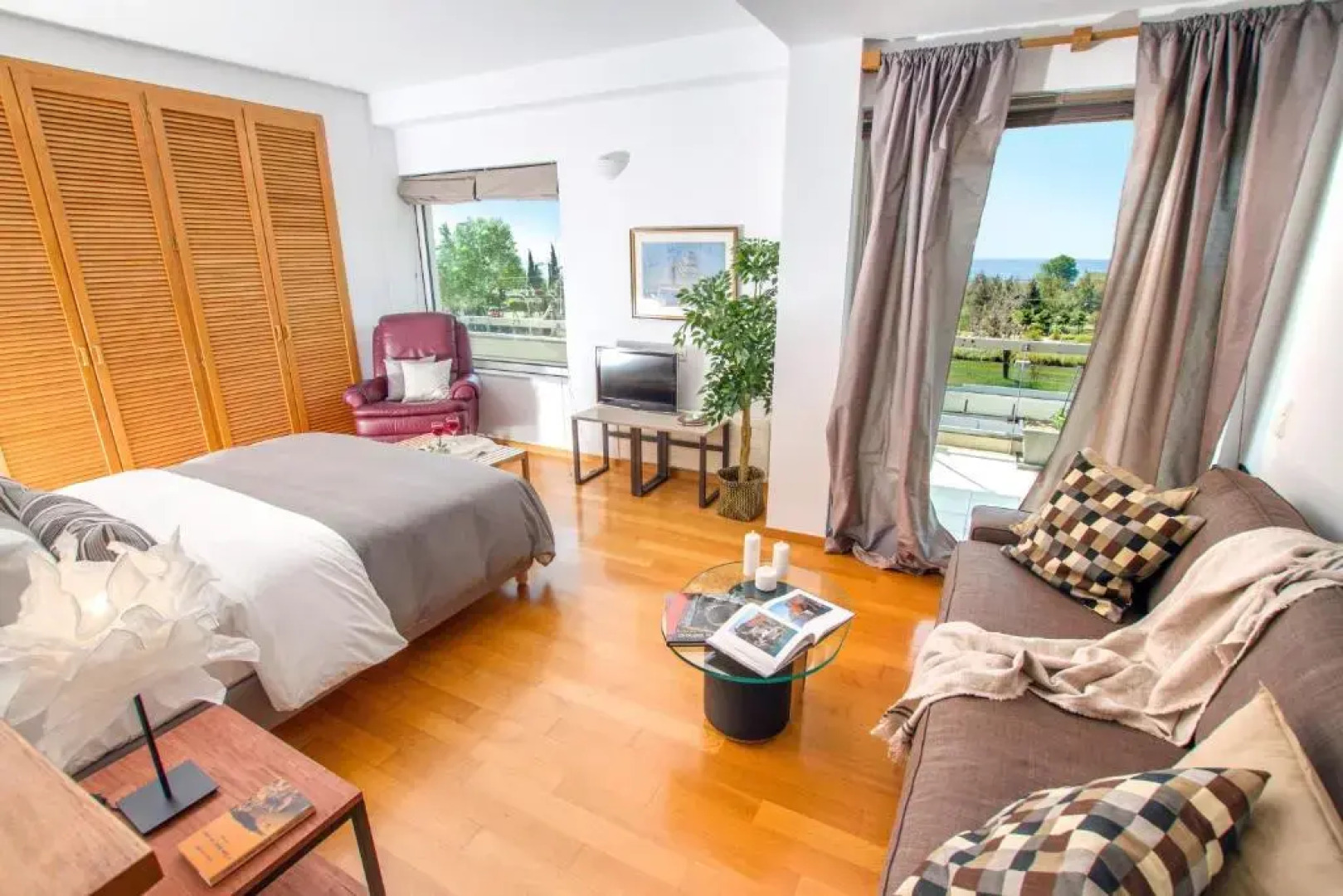 Athens luxurious apartment - sea view!