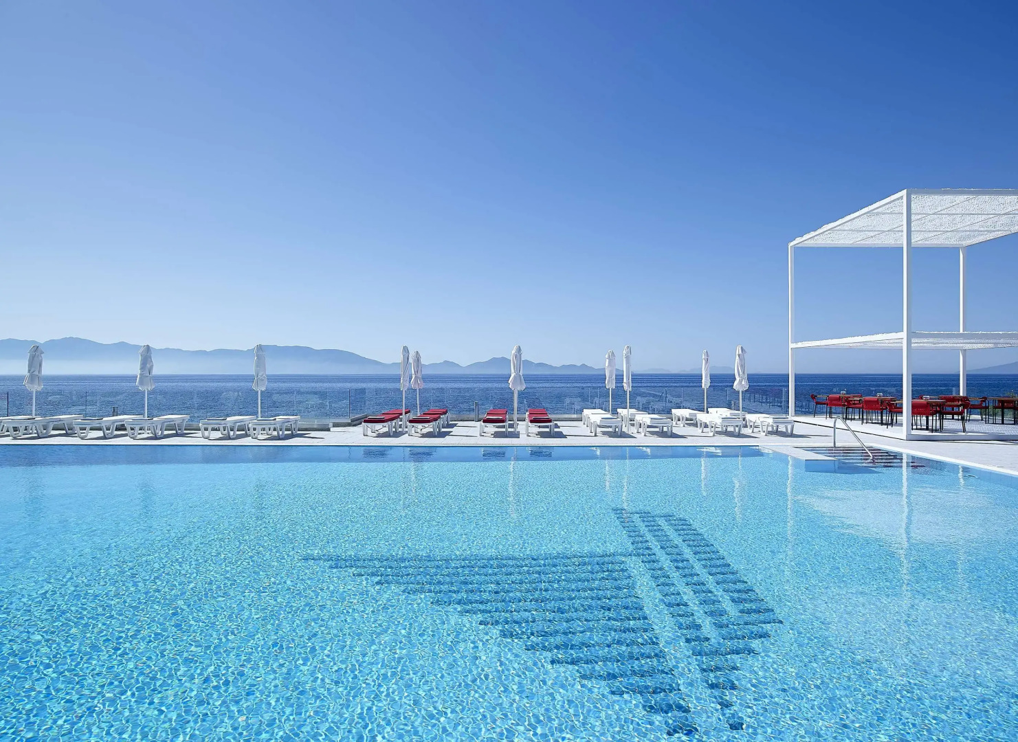 Dimitra Beach Hotel & Suites