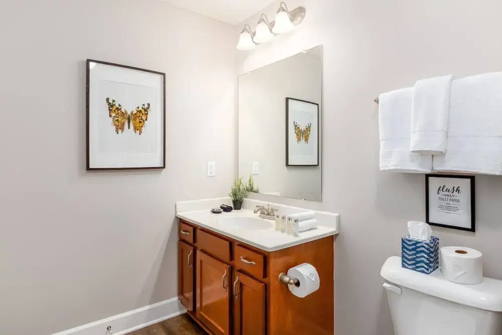 Woodland Penthouse 2BR W D Pool Gym Walkable