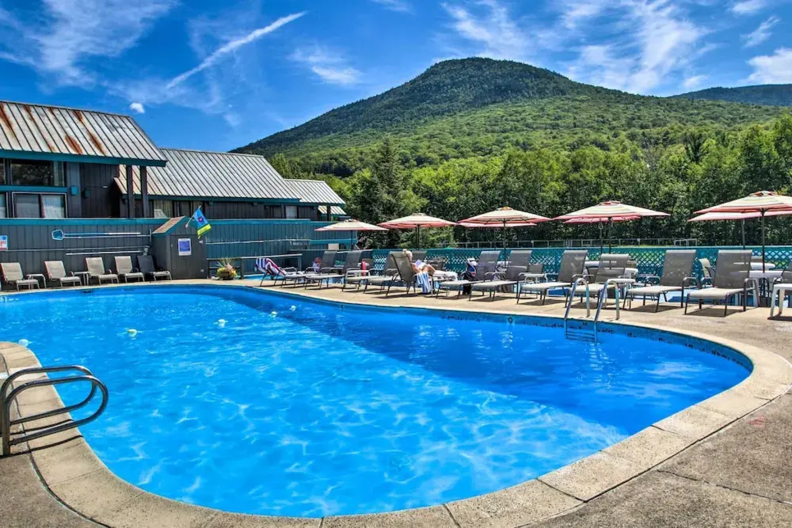 Village of Loon Mtn Condo w/ Fireplace & Balcony!