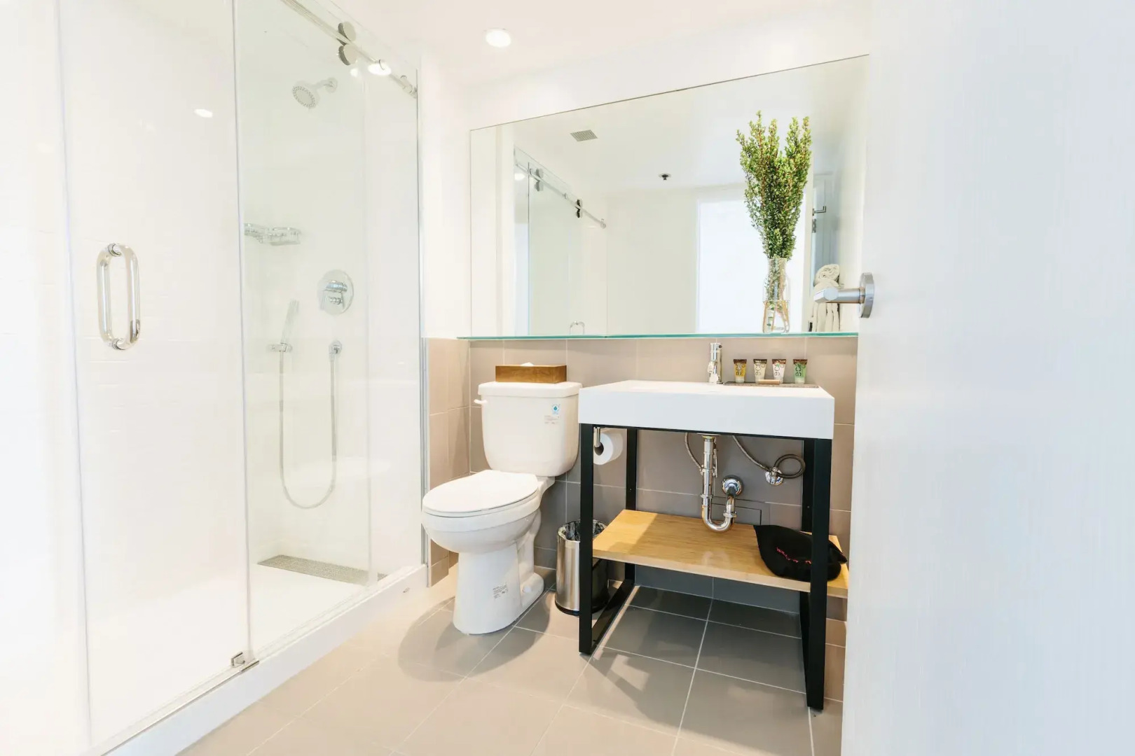 The Elk & Avenue Hotel