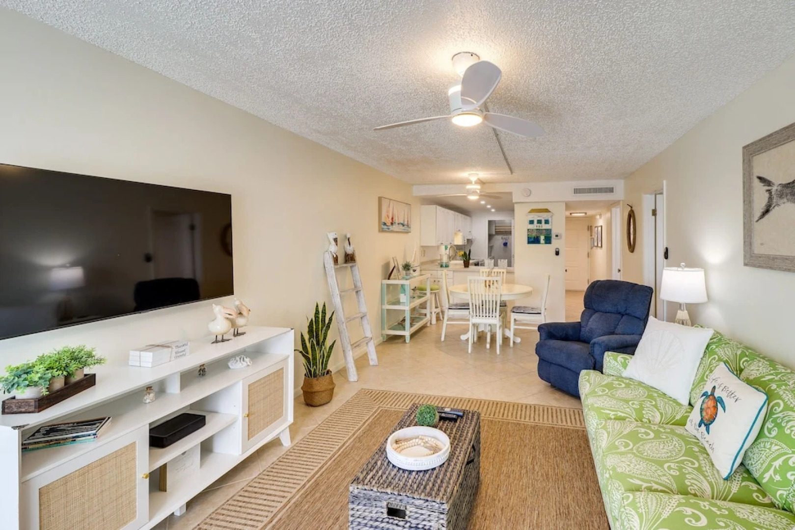 Ocean-view Key Colony Beach Condo w/ Pool Access!