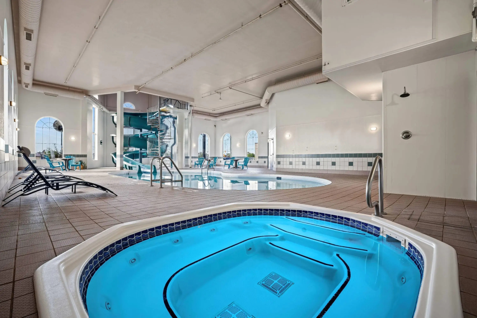 Days Inn & Suites by Wyndham Winkler