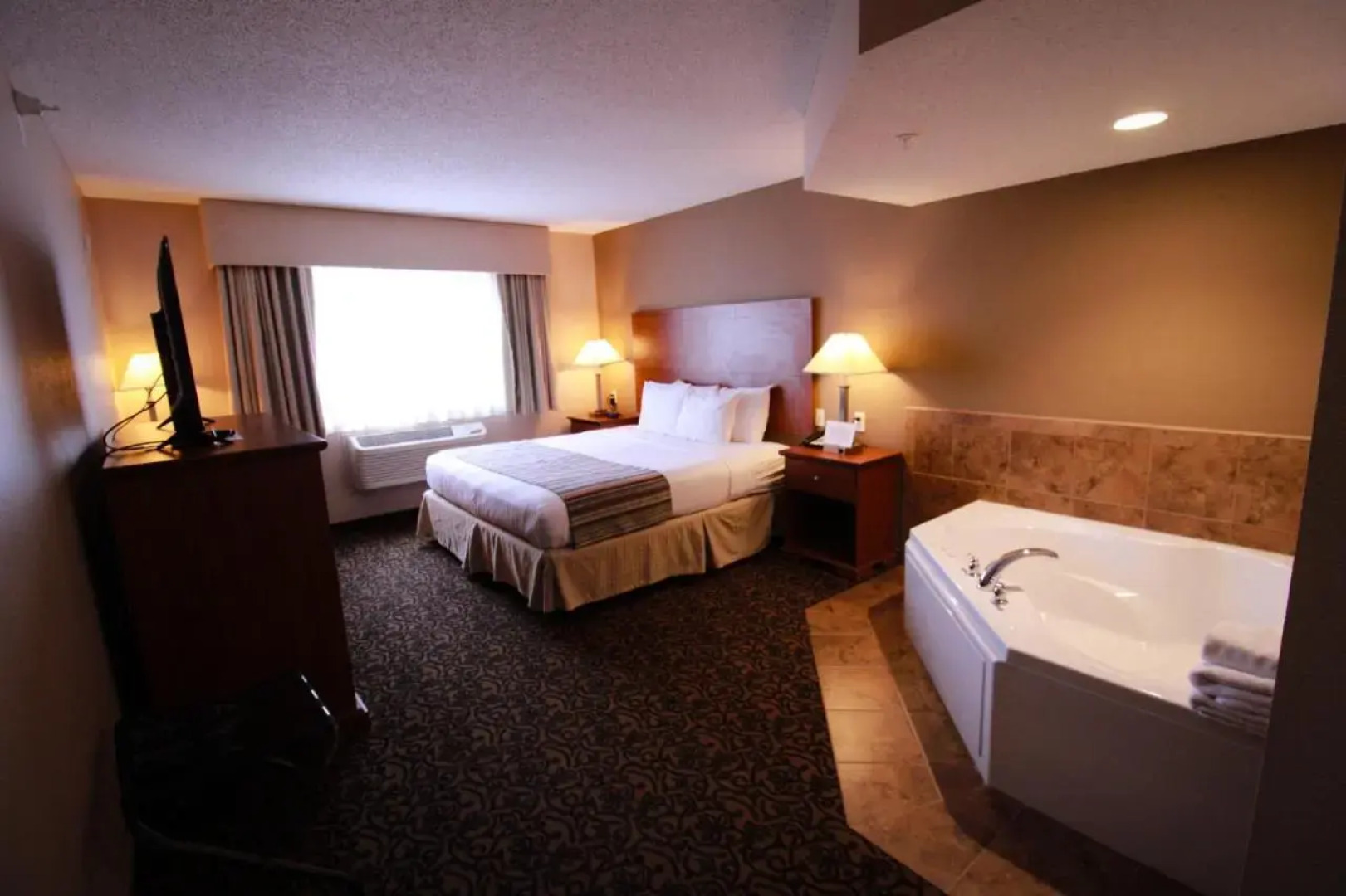 Canby Inn and Suites