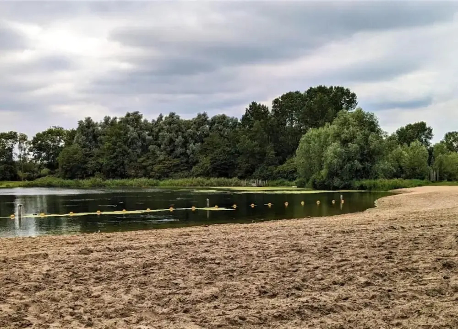 Bungalow by Water Near Rotterdam