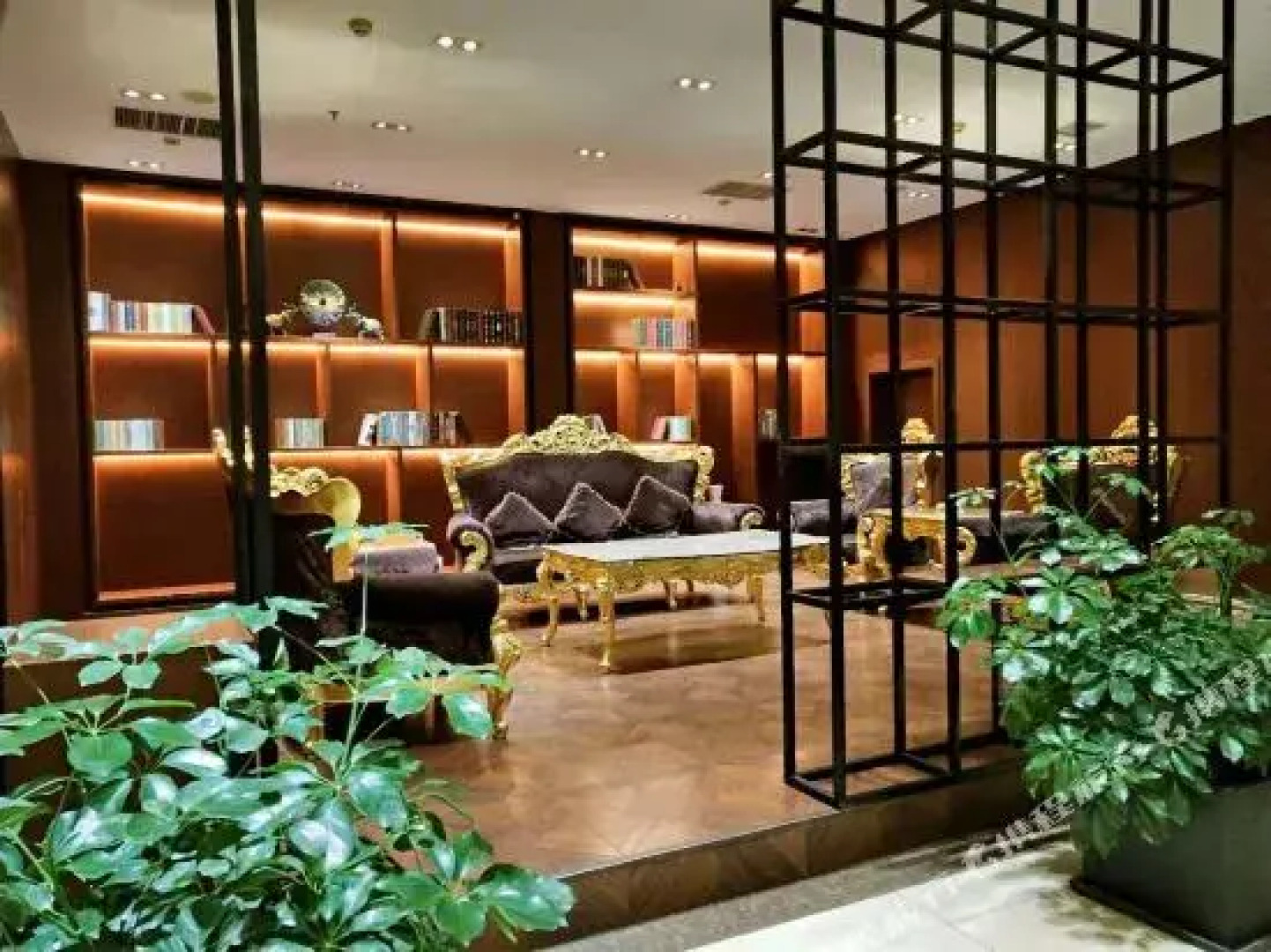 Huachen Zhongzhou Business Hotel