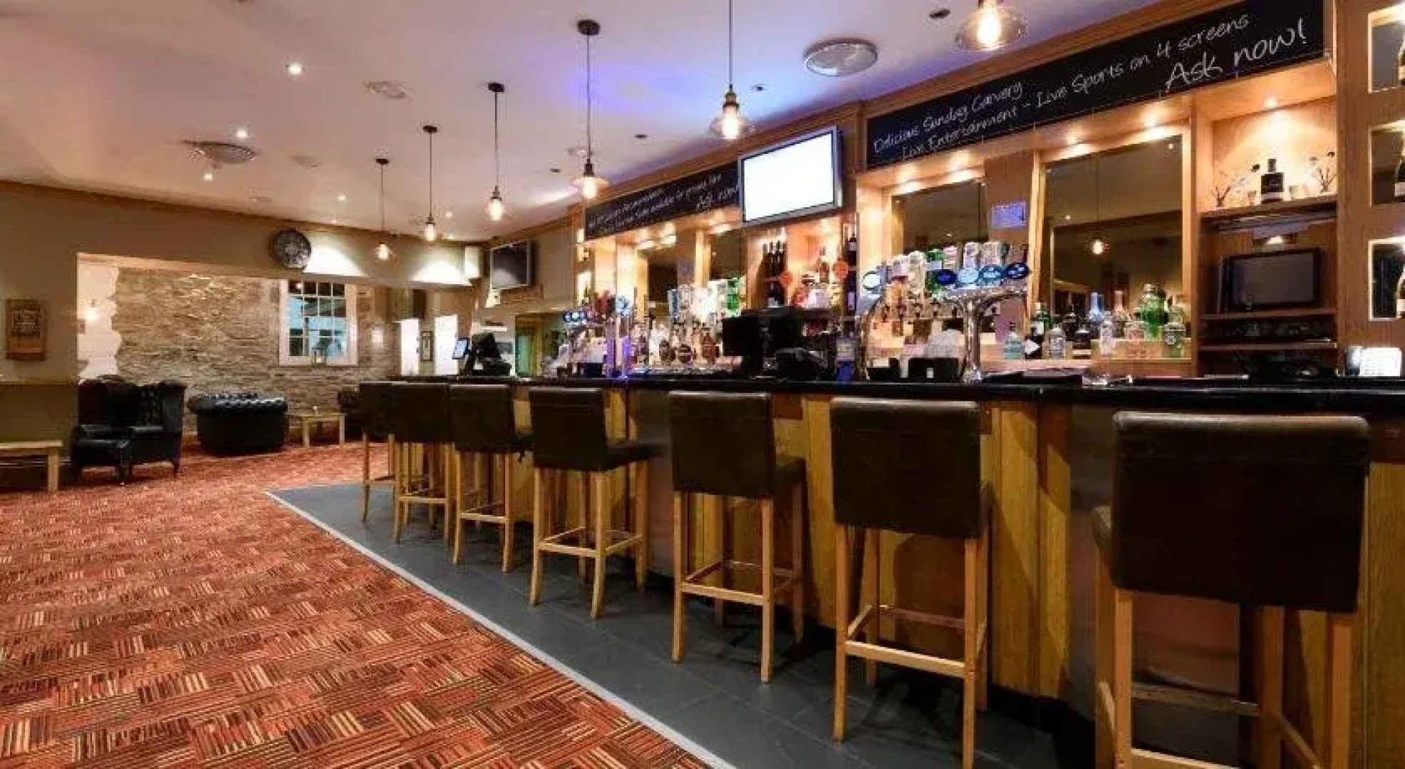 The Britannia Inn & Waves Restaurant