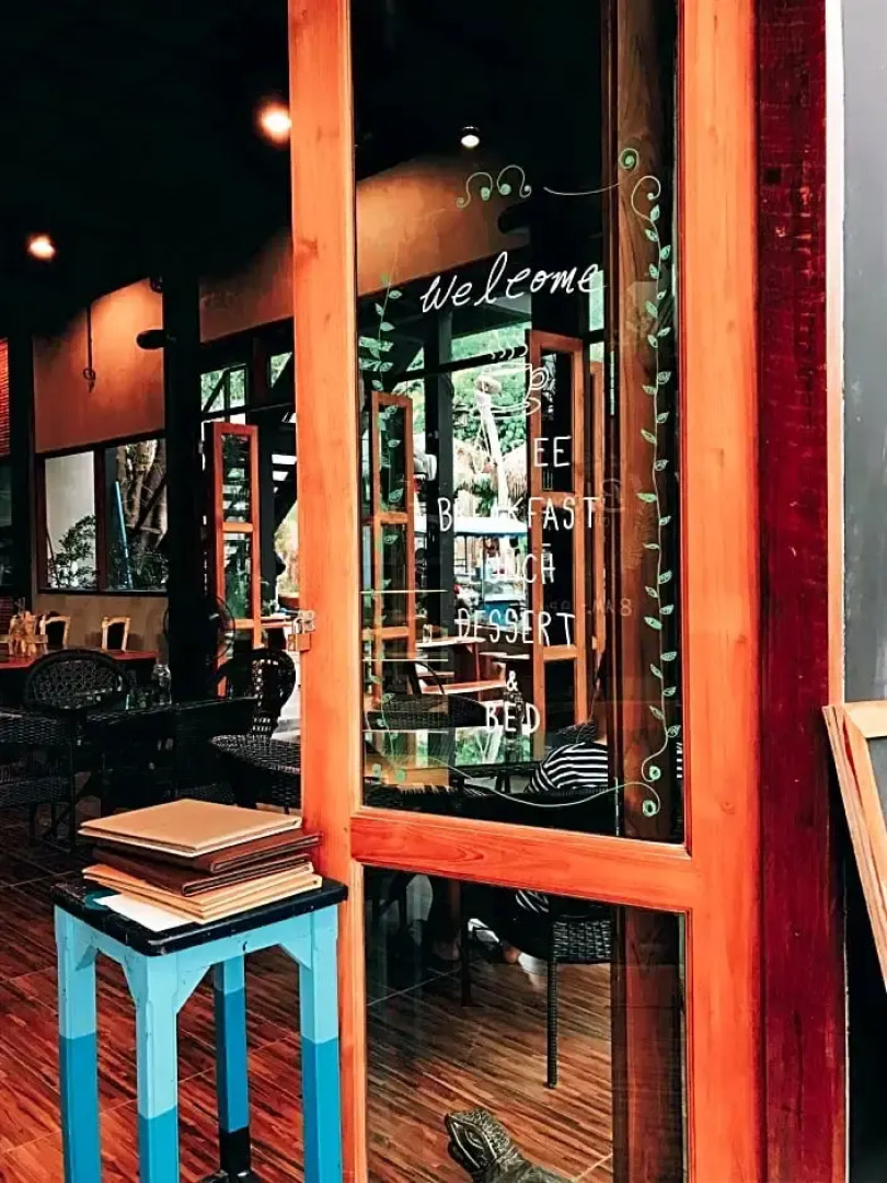 Lipe - Bloom Cafe and Hostel