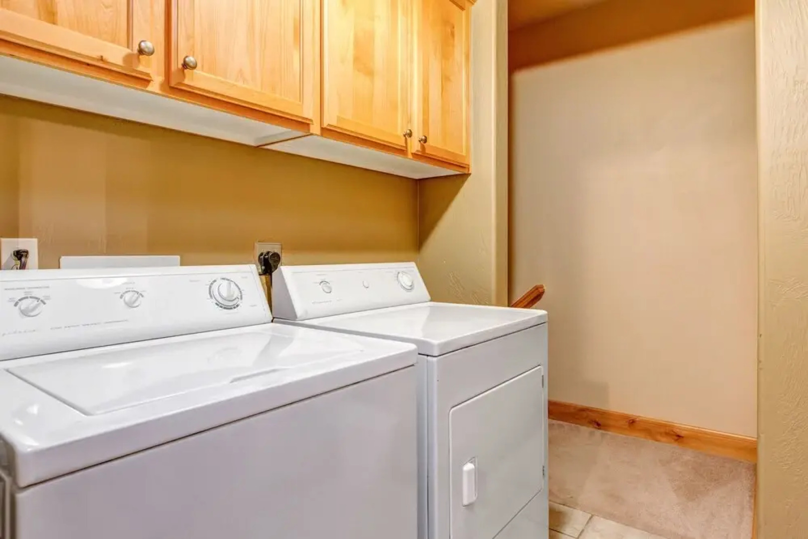 Warm and Spacious Home Base at Redstone by RedAwning