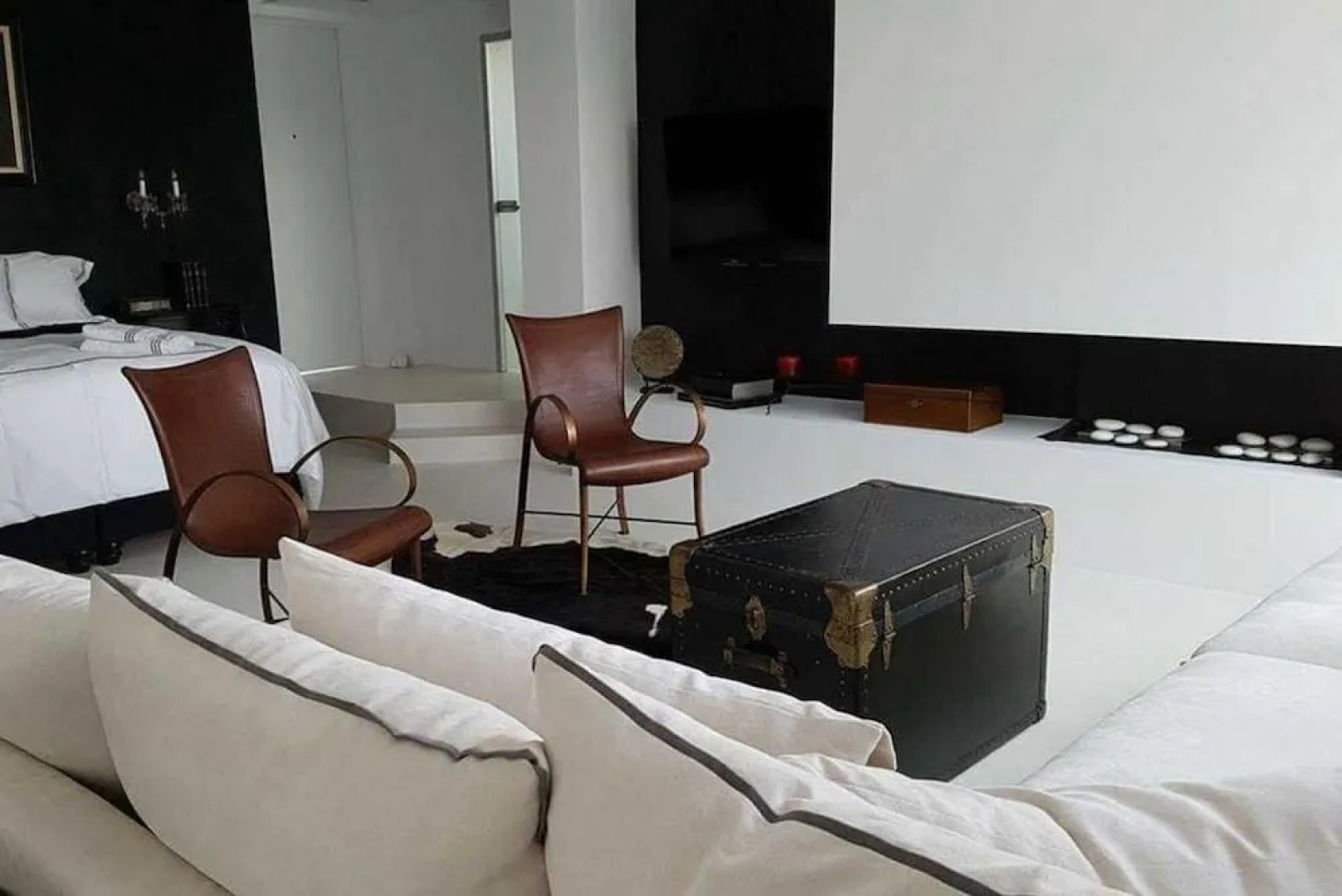 Alto Psyrri Penthouse by K&K