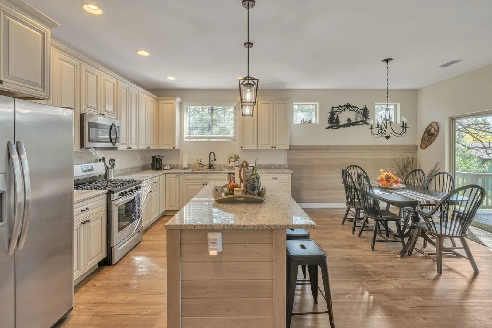 Place In The Pines 3 Bedroom Cabin by Redawning