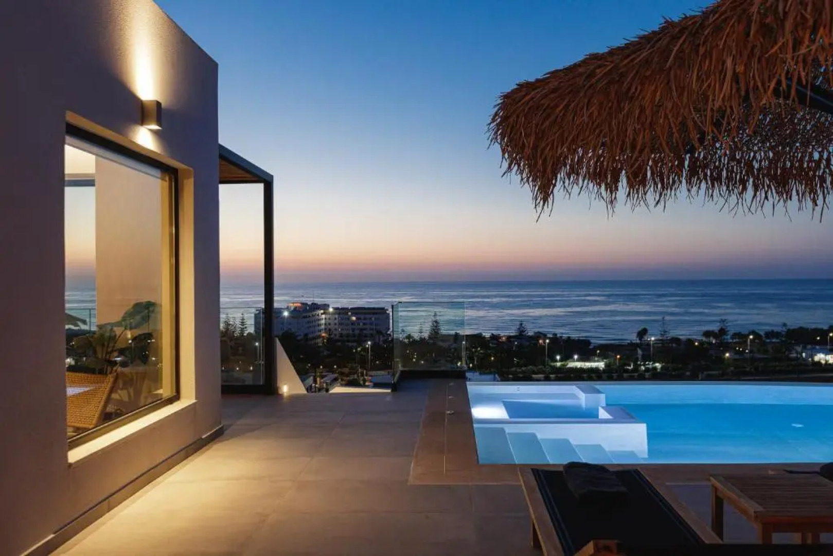 Bohemian Villas with Private Infinity Pool, Jacuzzi & Seaview, 15min from City Center