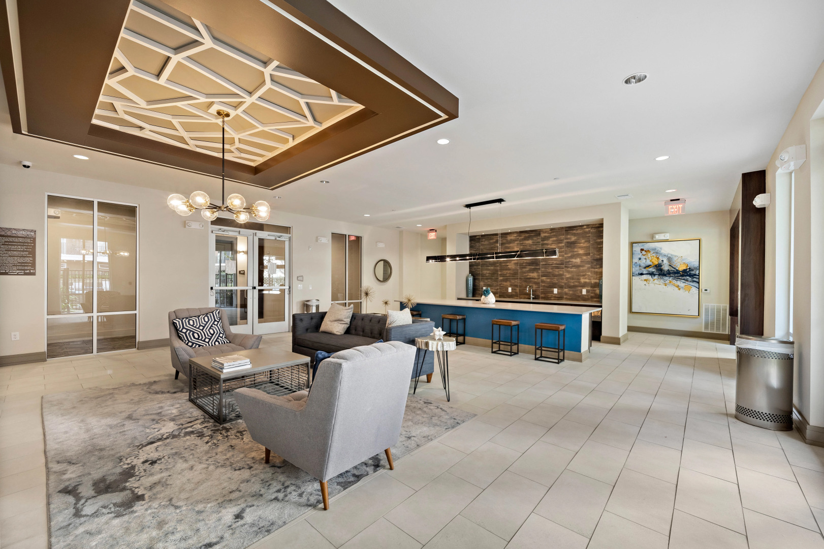 Spacious Apt With Amenities! Downtown Location!