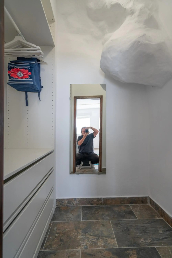 Spectacular Cave with two large terraces (70m2) by the sea