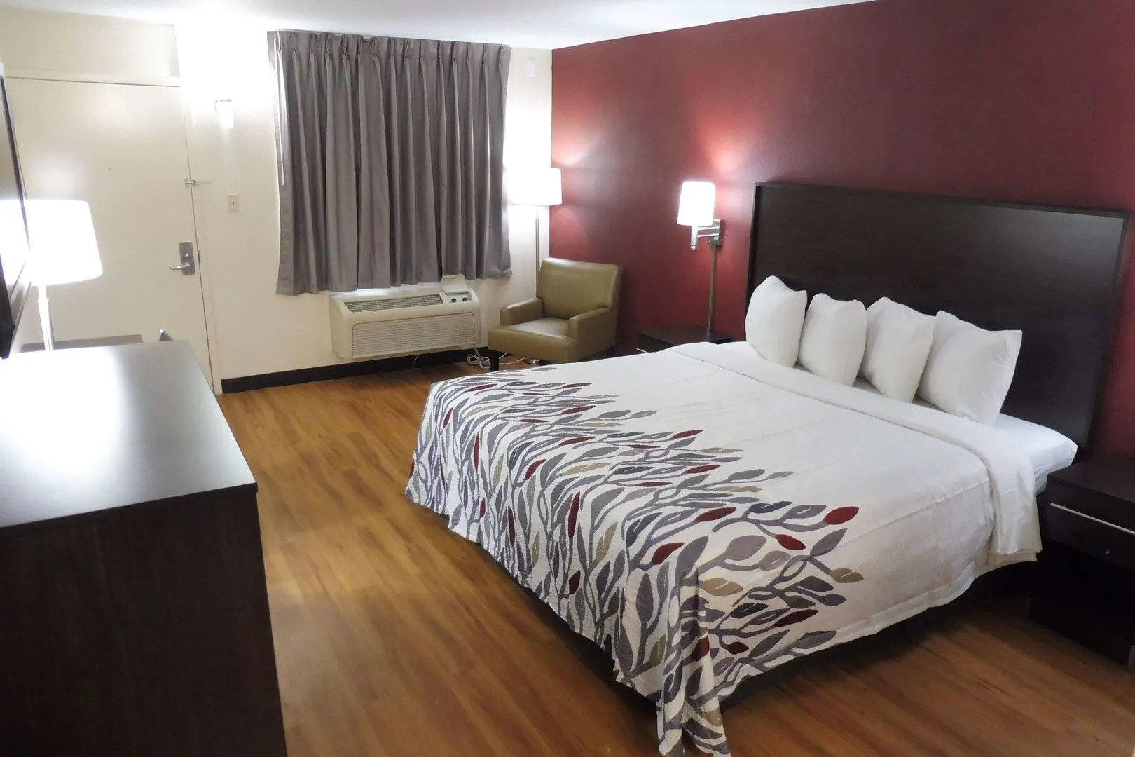 HomeTowne Studios by Red Roof Bordentown - McGuire AFB