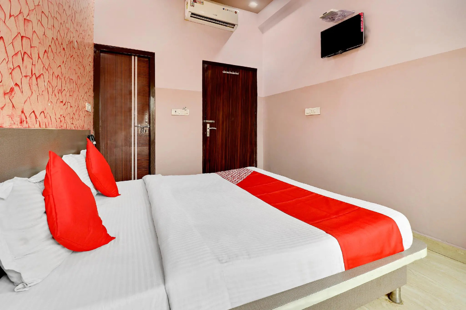 OYO 45391 Hotel Ananda & Restaurant