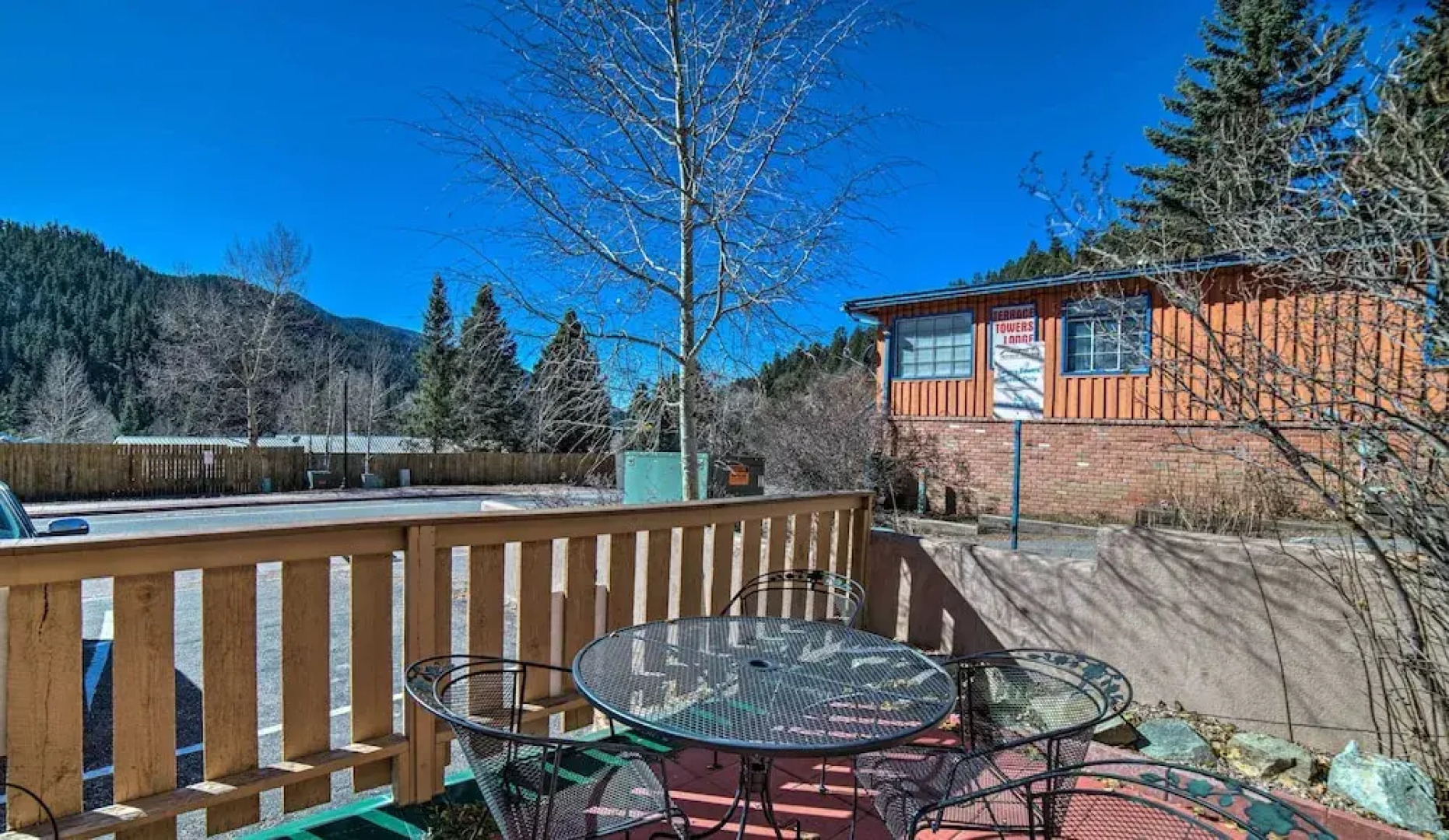 Red River Condo w/ Fire Pit: 1/2 Mi to Slopes!