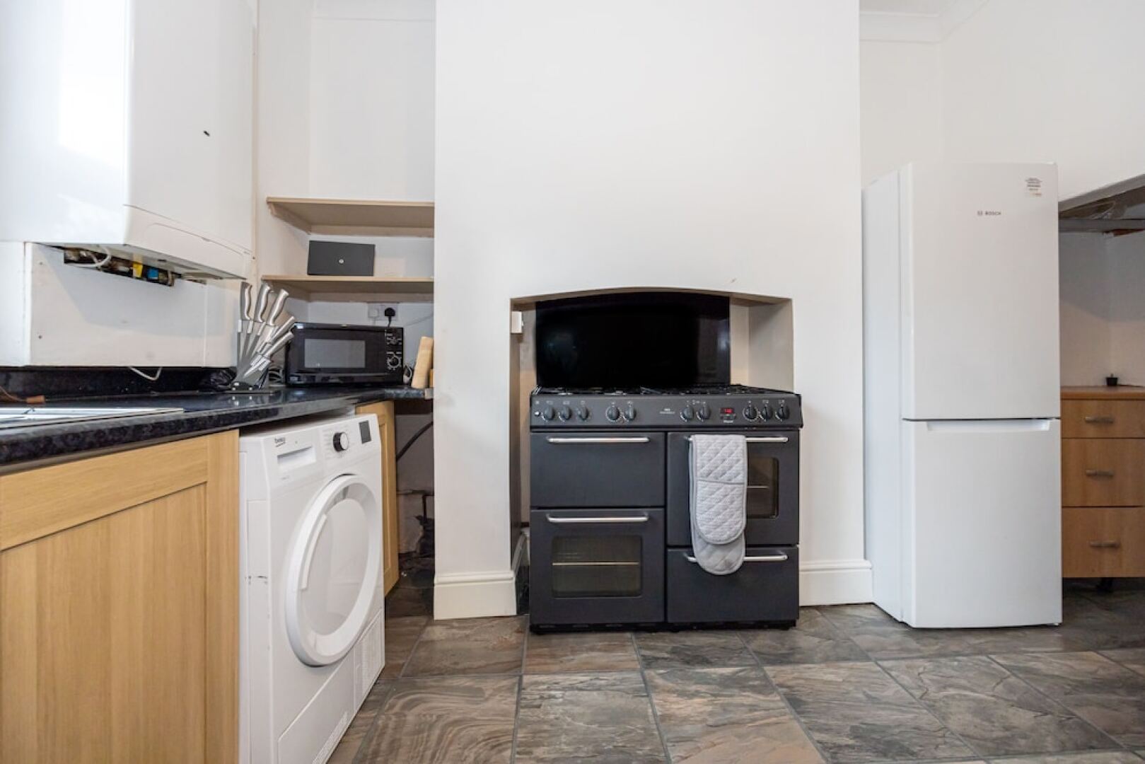 Captivating 2-bed House in Blackburn