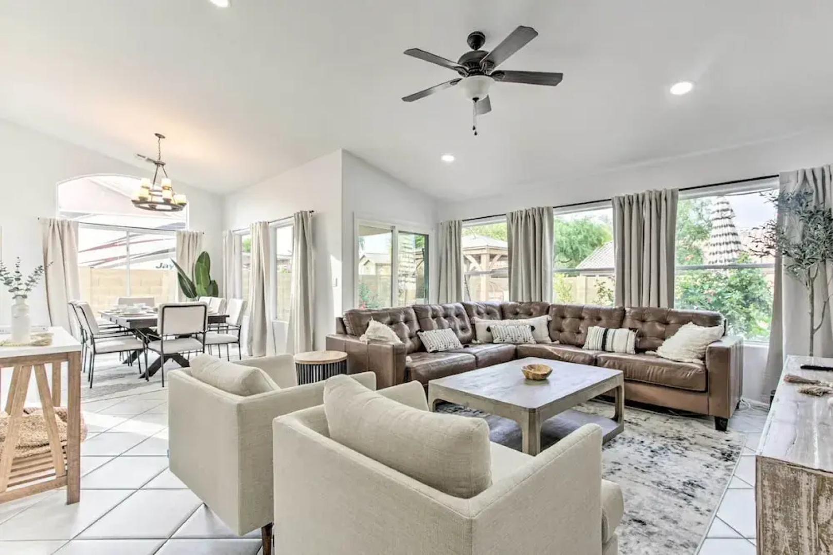 Beautiful Chandler Escape w/ Putting Green & Pool!