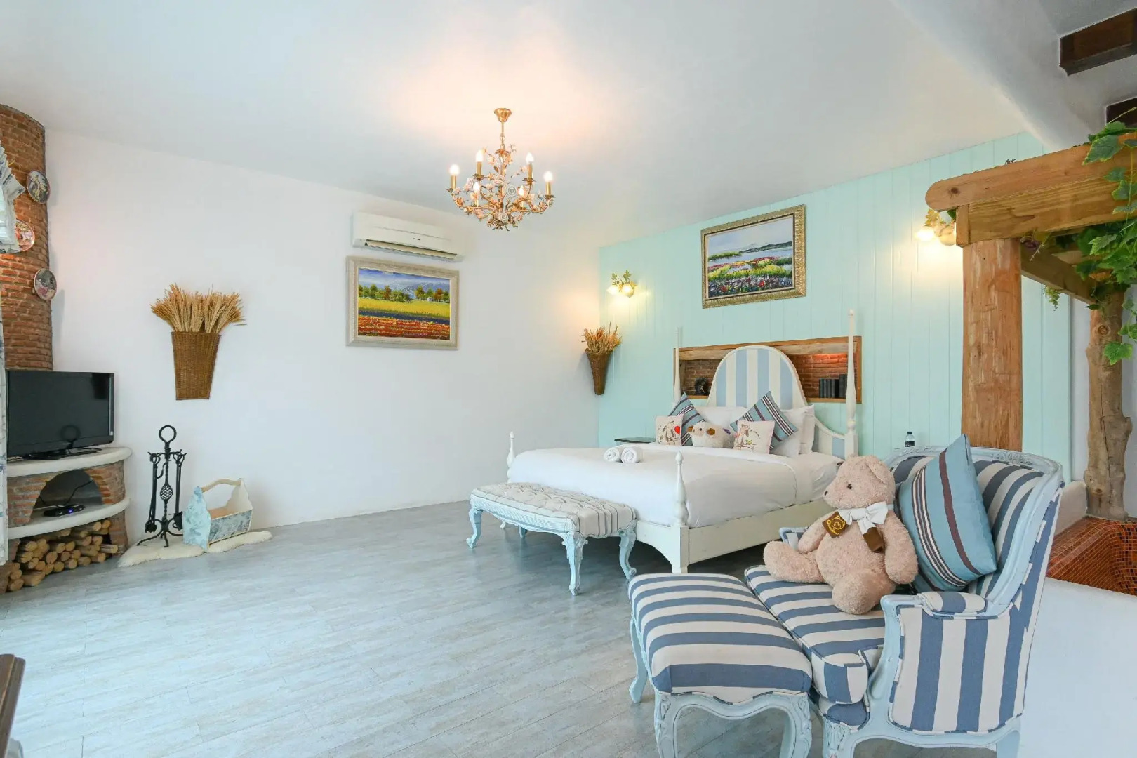 Swiss Valley Hip Resort