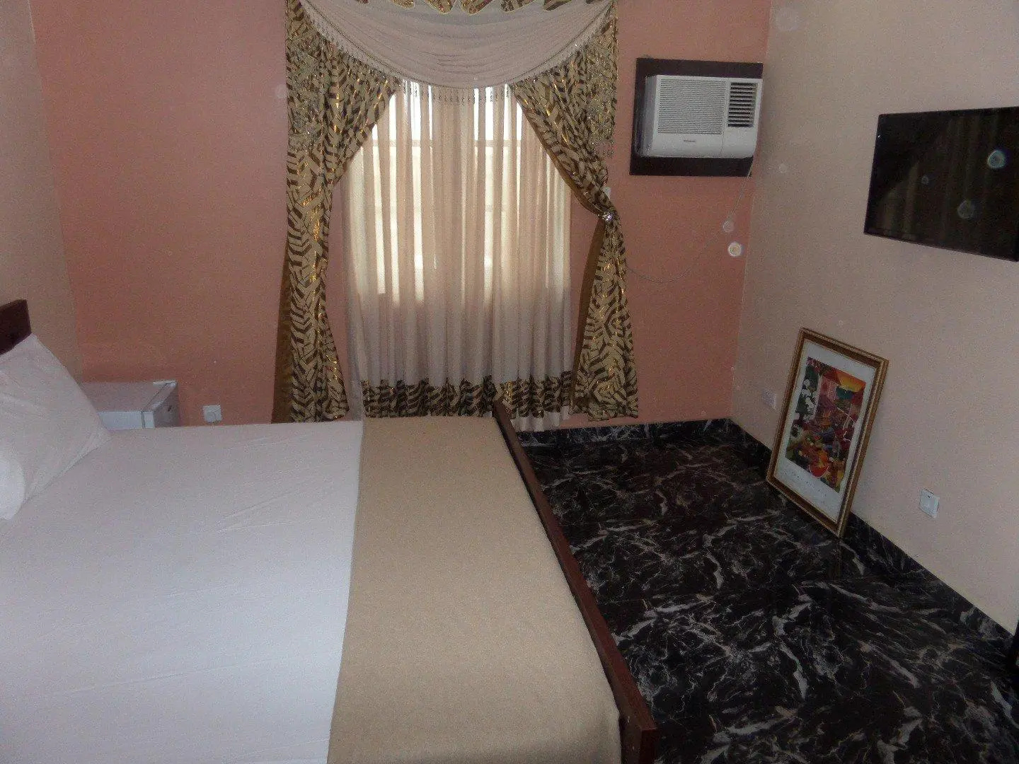 Almond View Hotel and Suites