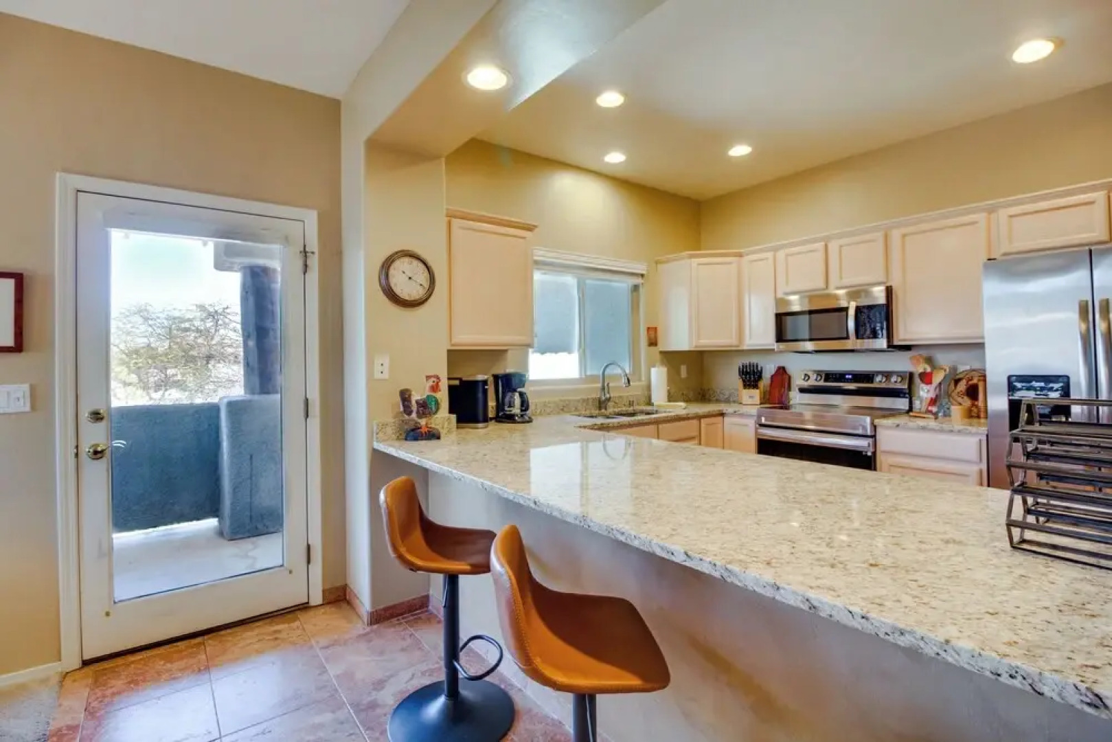 Oro Valley Condo w/ Community Pool: Near Hiking!