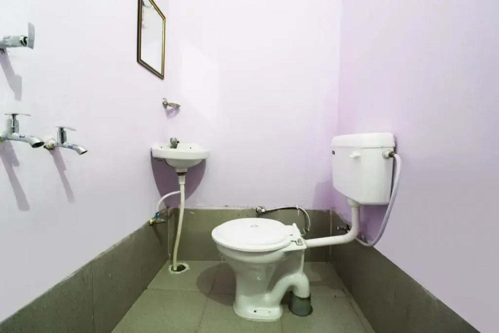 Hotel Luv Palace by OYO Rooms