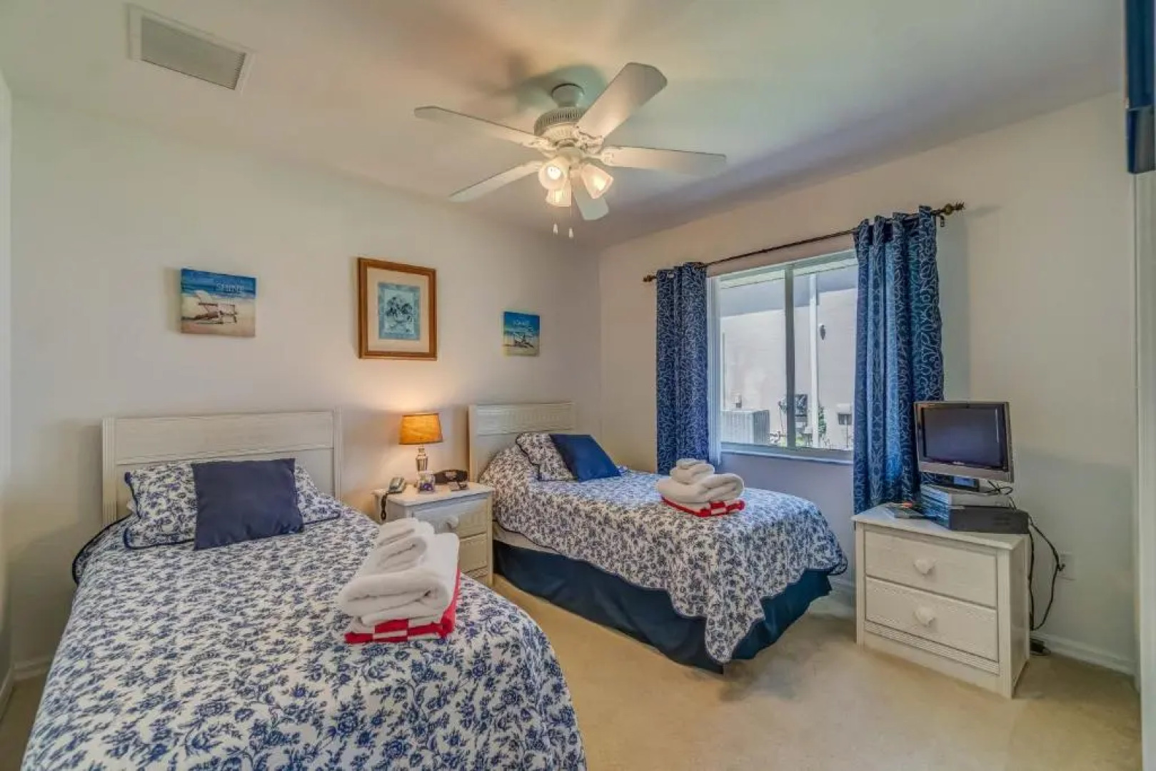 Westons Water Watch - Private Villa with heated pool - sleeps 6